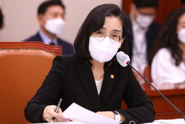 '비친족 가구원' 100만 시대…여가부, '가족 다양성' 포용 가능할까