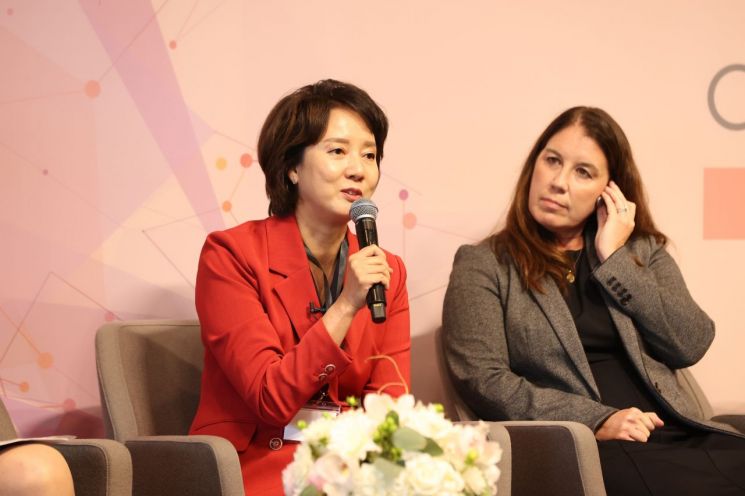 韓美 여성기업인 최초 교류의 장…젠얼 "세계적 변화 이끌것"