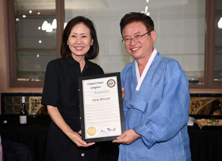 미쉘스틸 박 미연방하원의원, 미의회 공로패 전달.
