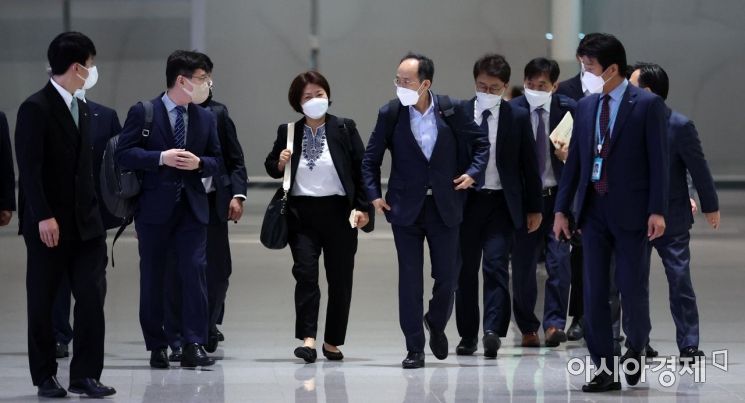 [포토] 추경호 부총리, 아시아개발은행 연차총회 위해 출국