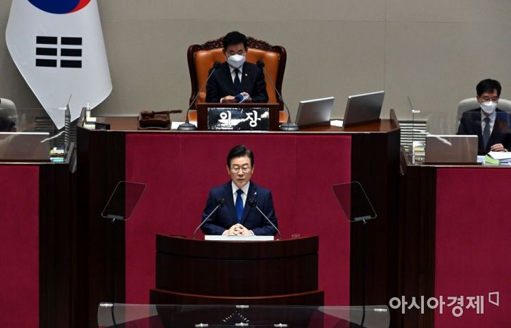 [포토] 이재명, 강한 임팩트 '교섭단체 대표 연설'