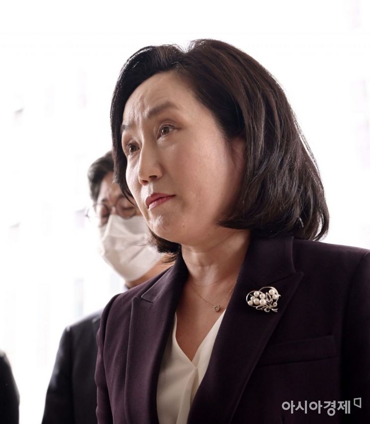 전주혜 국민의힘 의원이 28일 서울 양천구 서울남부지방법원에서 열린 이준석 전 대표가 낸 정진석 비대위 직무정지 관련 가처분 심문에 변론을 하기 위해 법원으로 출석하고 있다./국회사진기자단