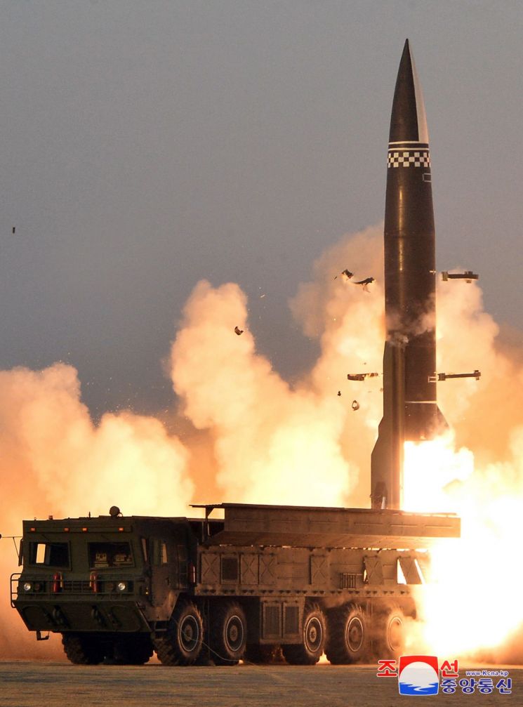 패색 짙어진 푸틴, 핵무기 버튼 누르나…전세계 미증유 위기 우려  