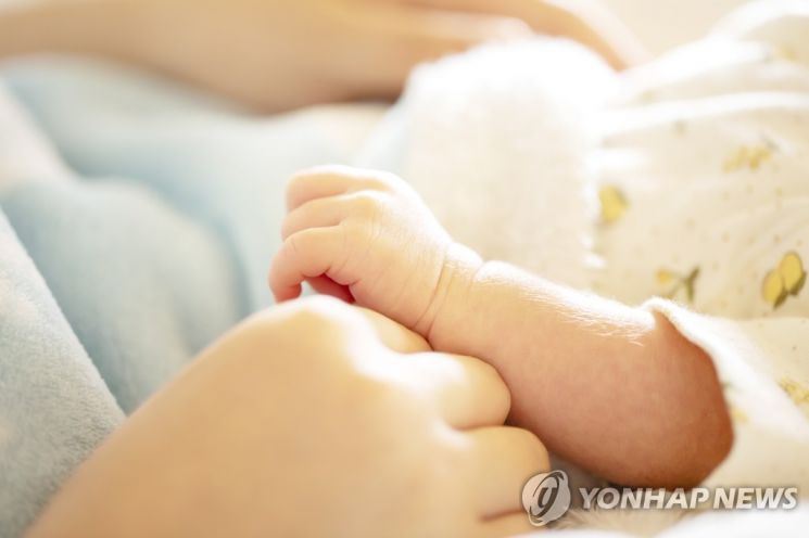 엄마가 먹은 음식에 울고 웃는 뱃속 아기…태아도 '호불호' 있다
