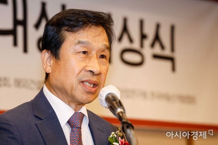 [포토]이충재 한국건설산업연구원장 심사평