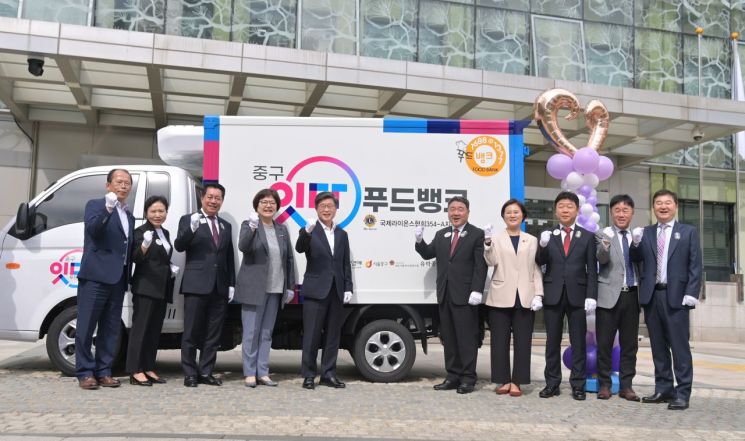 [포토]최호권 영등포구청장  ‘제7회 영등포 건축 문화제’ 작품 전시관 관람