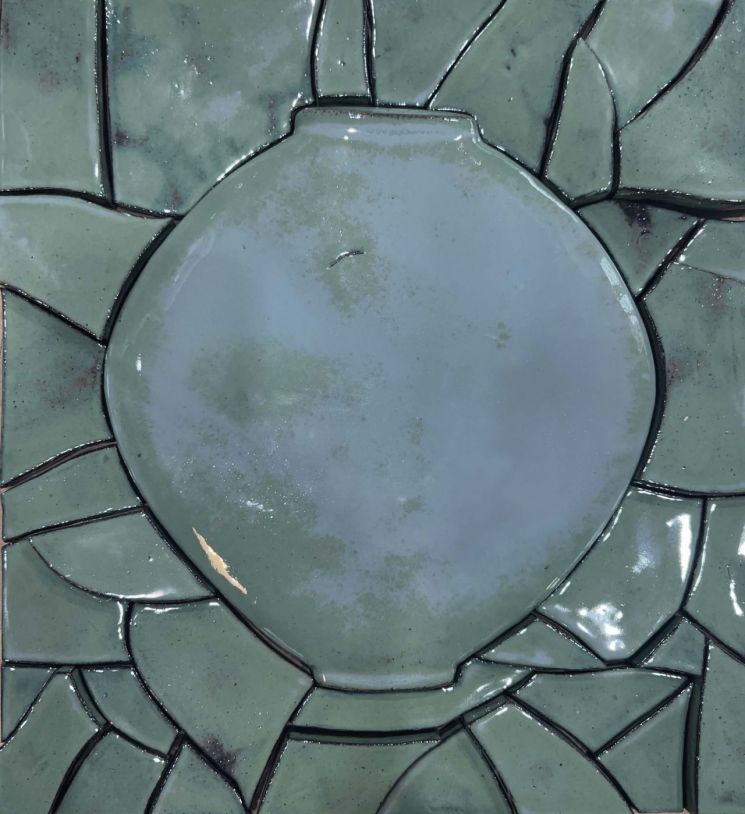 전지연, Pieces of Moon, 40x37cm , Ceramic. 사진제공 = 갤러리 라메르