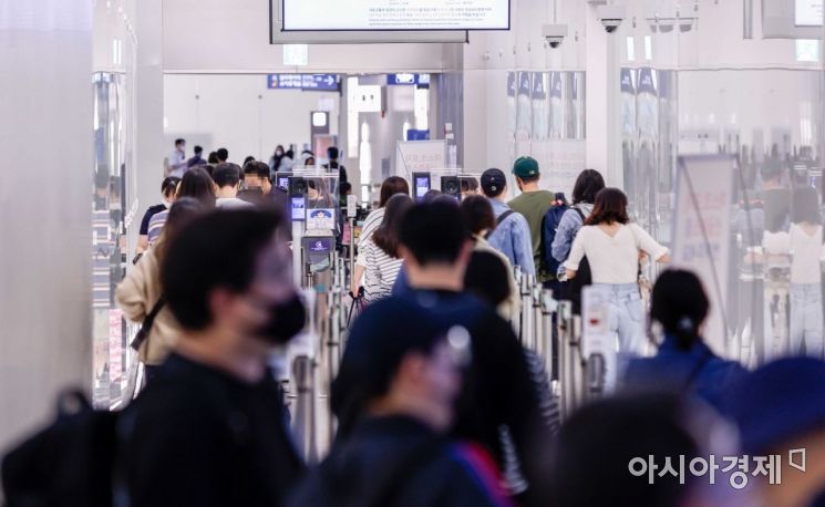 [포토]여행객들로 붐비는 인천공항 출국장