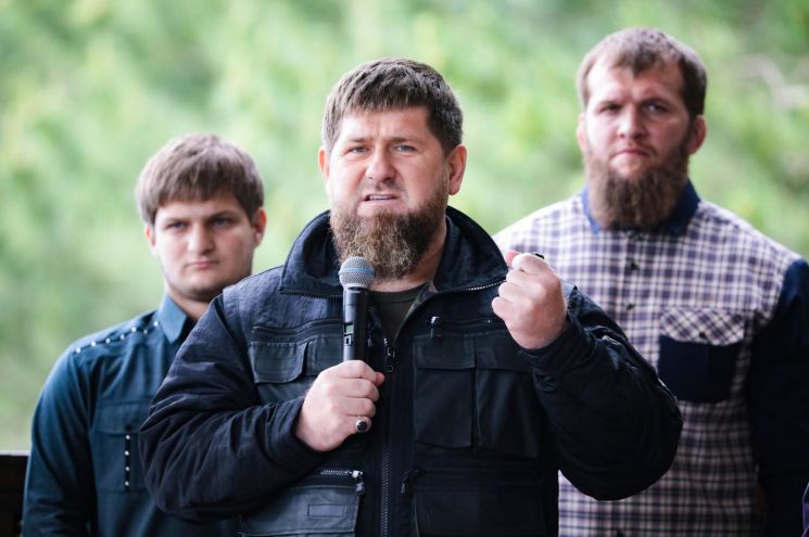 푸틴 최측근 체첸 수장 "세 아들 모두 우크라 최전선 보낼 것" 