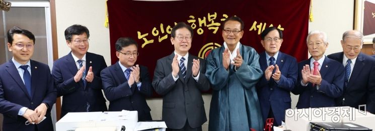 Opposition Party Steps Back from 'Basic Pension for All Aged 65+'... Starting with 'Abolishing Couple Reduction' First