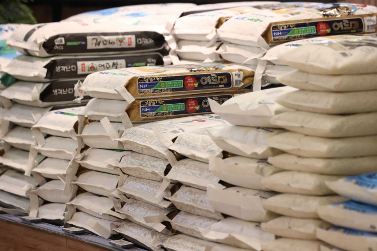 서울의 한 대형마트에 진열된 쌀. 2022.10.3 [이미지출처=연합뉴스]