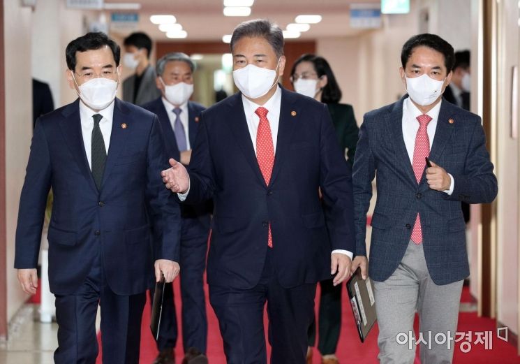 [포토] 국무회의 참석하는 박진-이창양 장관