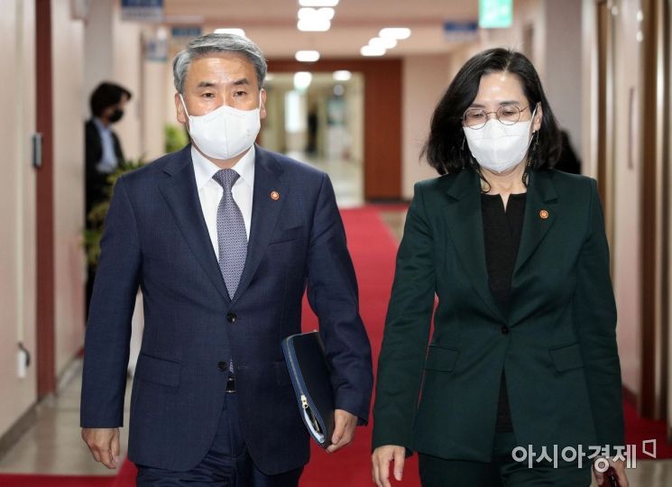 [포토] 국무회의 참석하는 이종섭-김현숙 장관