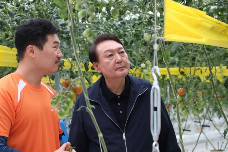 尹 "농업기술 과감히 투자"… 농업 정보 체계 고도화 약속