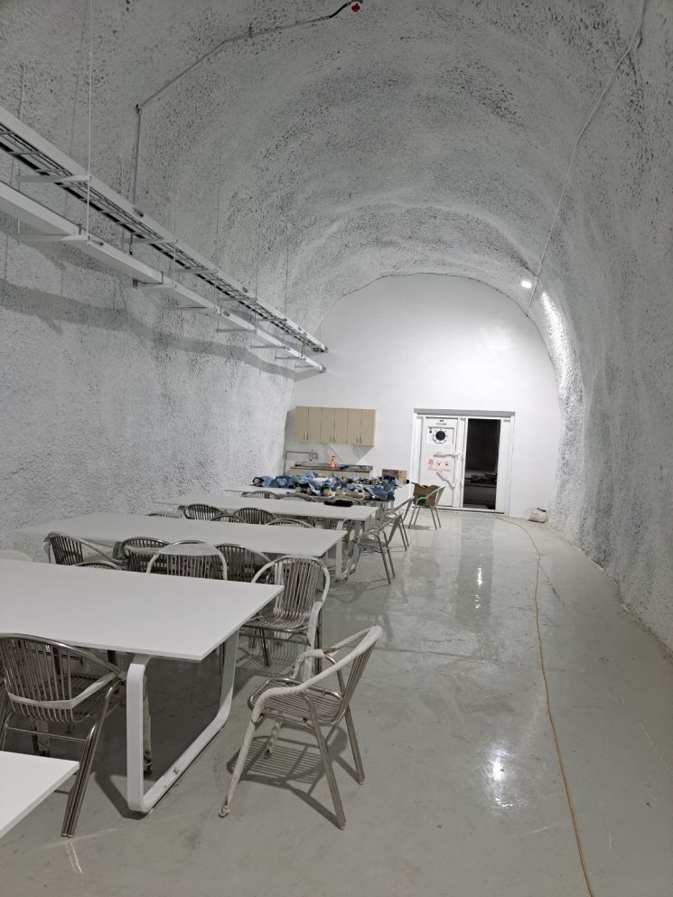 기초과학연구원의 고심도 지하연구시설 '예미랩'에 조성된 안전 대피소.