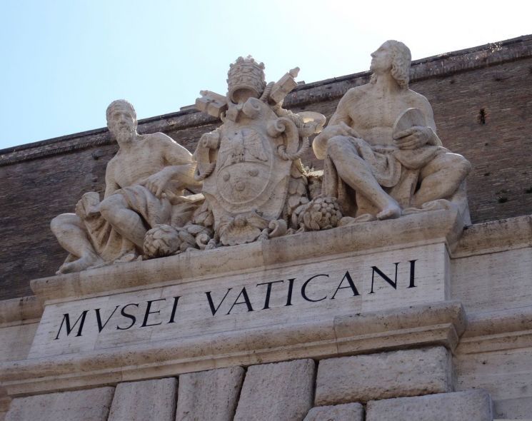 "교황과 대화하고 싶어"…바티칸 박물관서 고대 조각상 집어 던진 관광객 체포