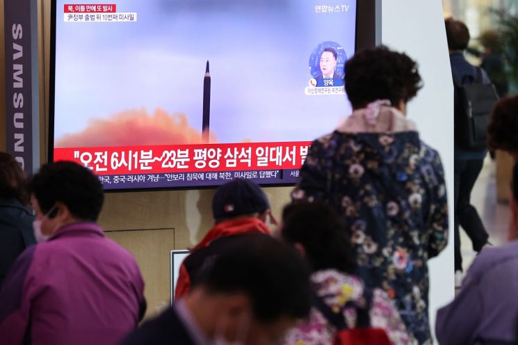 日 "北탄도미사일 2발 일본 EEZ 밖에 낙하"…기시다 "용납 못해"(종합)