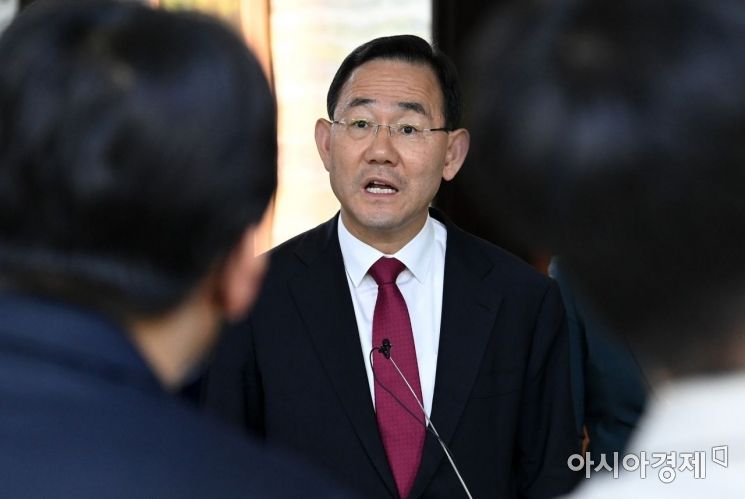 주호영 "당 짓누르던 가처분 벗어나…탈북어민, 文 보고여부 알아야"