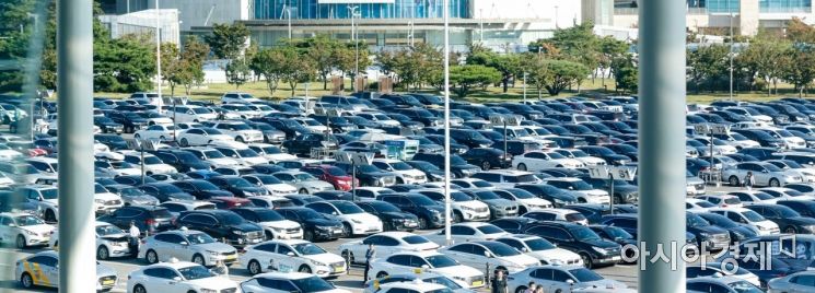 [포토]여행객 차량으로 가득한 김포공항 국내선 주차장