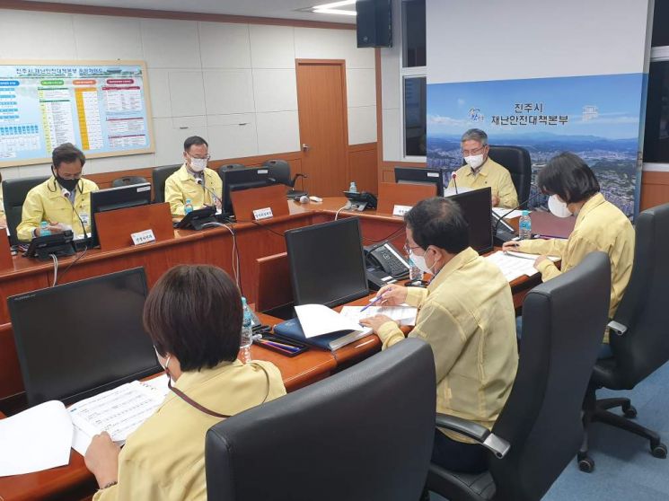 경남 진주시가 중대재해 예방을 위한 TF팀 회의를 열었다.