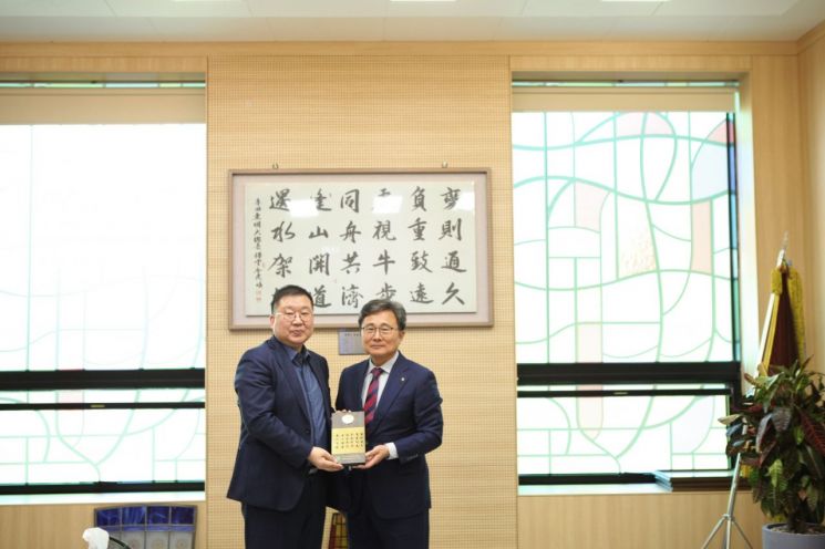 모교찾은 김정보 코드팜 대표, 동명대에 1억원 클라우드 컴퓨팅 인프라 서버 기증