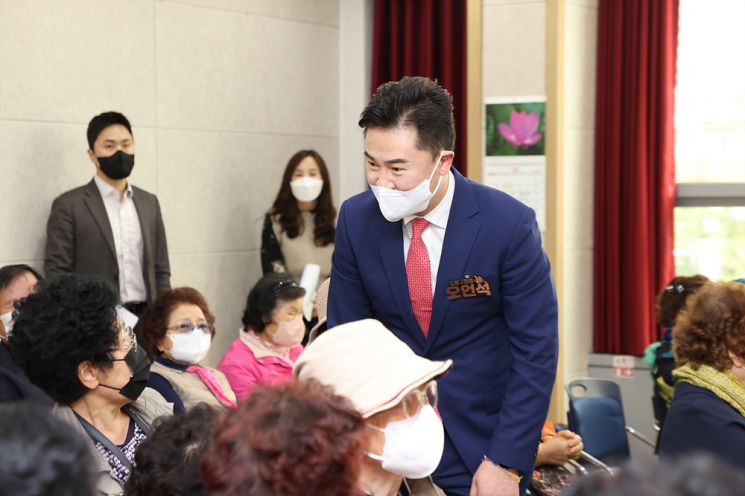 쌍문동어르신복지관 노인의날 행사에 참석한 오언석 도봉구청장(2022. 10.)