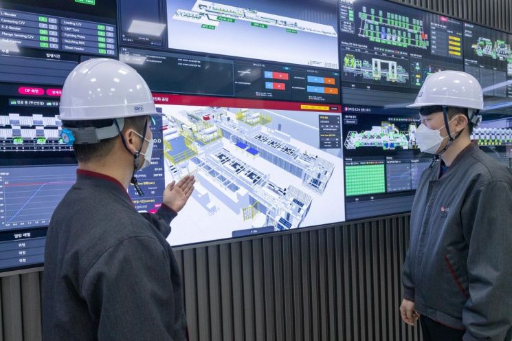 [르포]똑똑한 'LG냉장고'…다른제품 한꺼번에 만들어도 부품 안꼬이는 '혼류생산' 경지