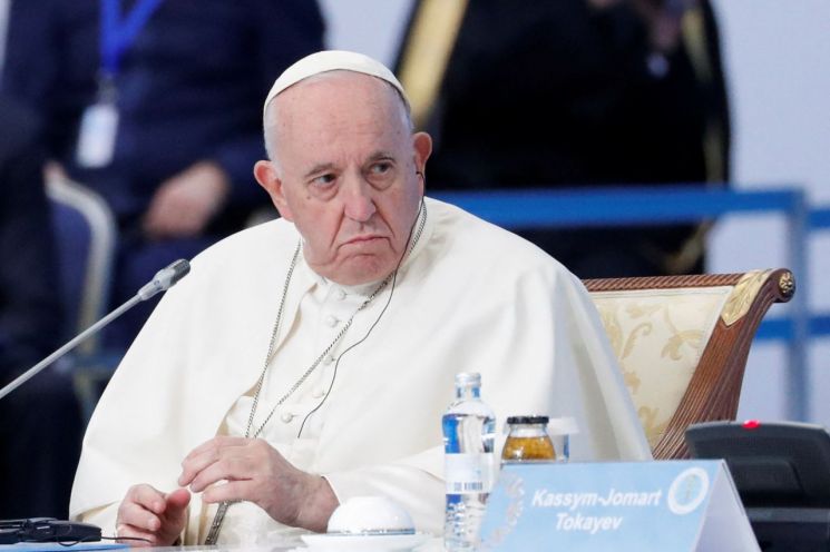 '피눈물 성모' 조작 논란에…교황 "항상 진짜는 아냐"