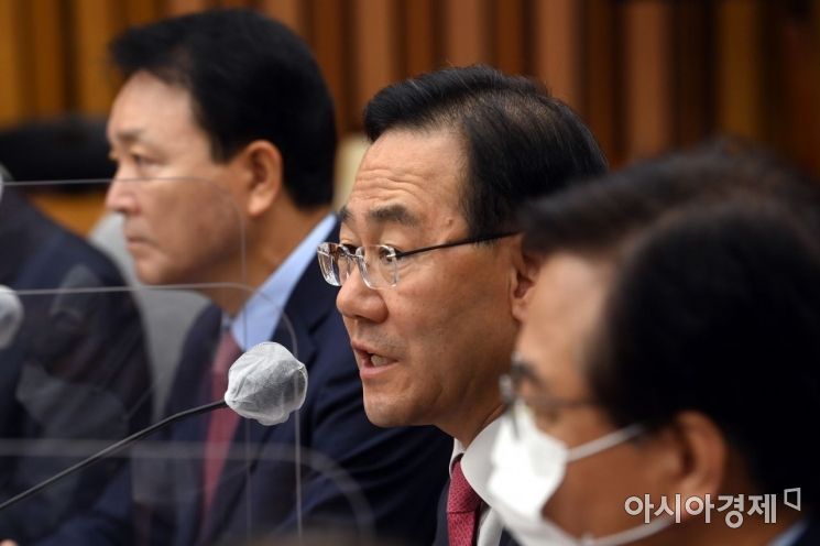 주호영 국민의힘 원내대표가 11일 국회에서 열린 국정감사대책회의에 참석, 모두발언을 하고 있다./윤동주 기자 doso7@