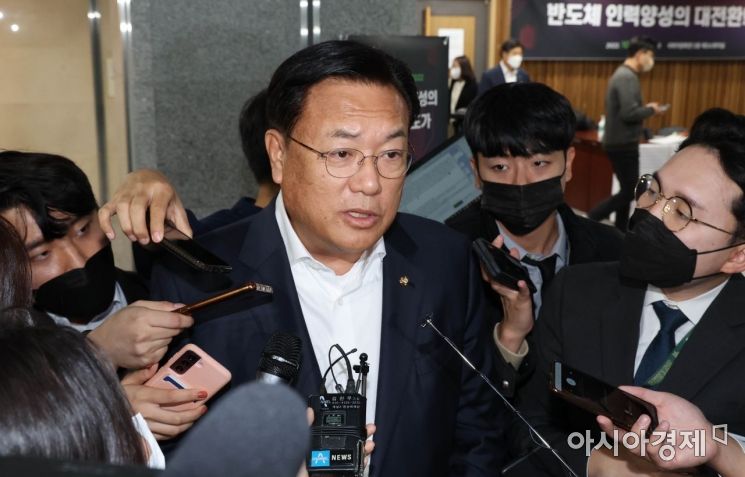 [사진속정치] 몸싸움 대신 말.말.말.