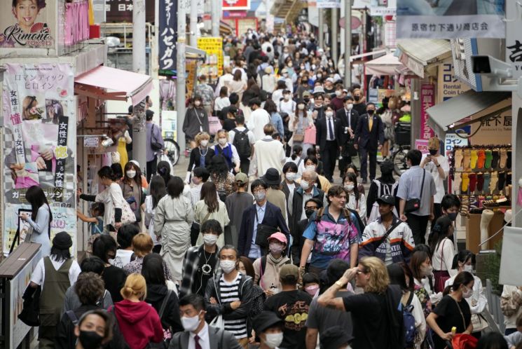 일본 코로나 신규 확진자 수 20만명 넘겨…8월 이후 처음 