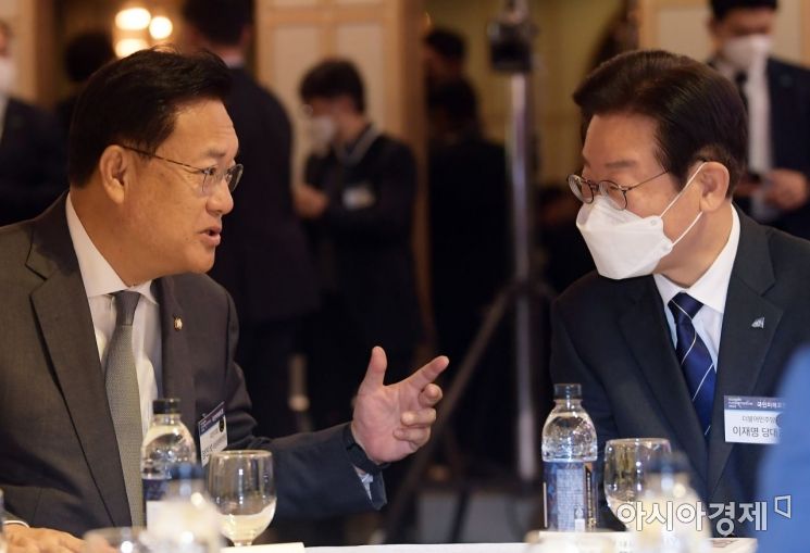 [사진속정치] 몸싸움 대신 말.말.말.