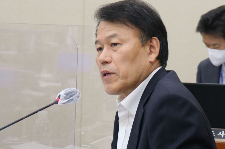 '원조 찐윤' 윤한홍, 장동혁 면전서 "똥 묻은 개가…尹·골수 벗어던지자" 작심 발언