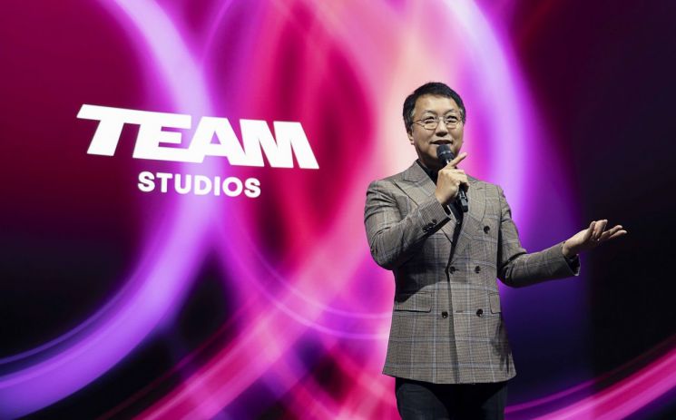 팀스튜디오를 소개하고 있는 김혁 SKT 미디어지원담당. 사진=SKT