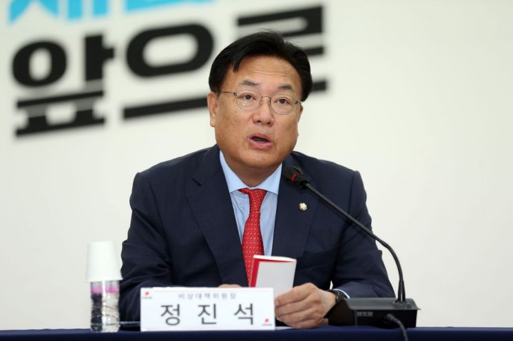 정진석 “아직 전당대회 단계 아냐…유승민, 품위 지켜야”