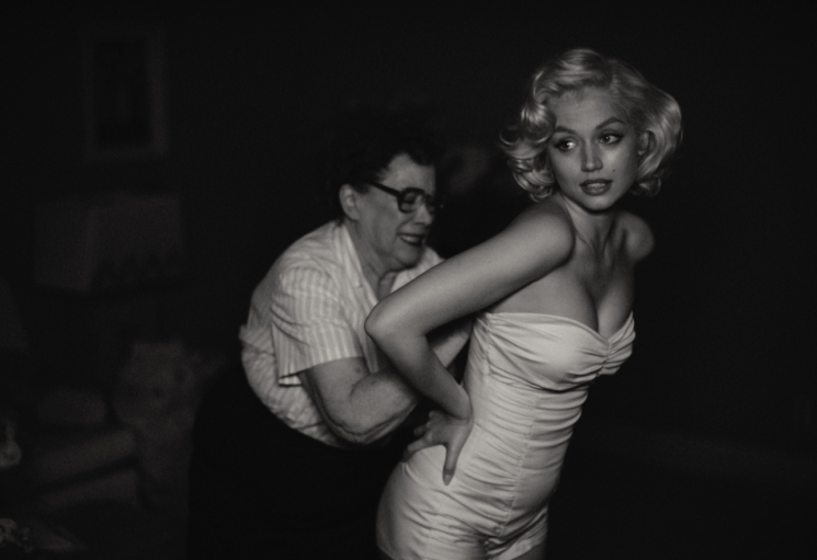 [라임라이트]마릴린 먼로와 노마 진 사이 어딘가