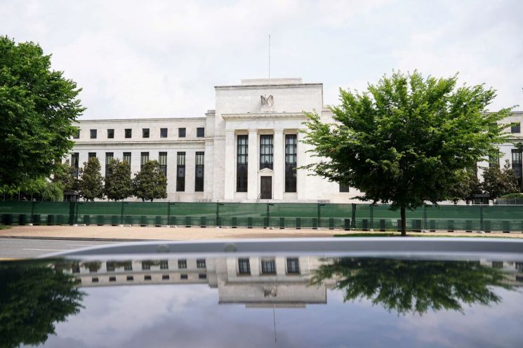 꺾이지 않는 美물가…"Fed, 금리 5%까지 올릴 수도"