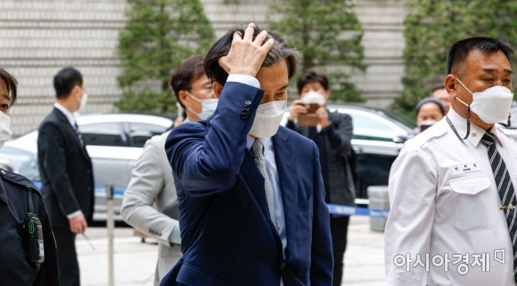 아쿠아팰리스와 아쿠아펠리스…한 글자에 들통 난 '조민 허위 경력서'
