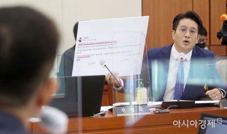 [사진속정치] 몸싸움 대신 말.말.말.