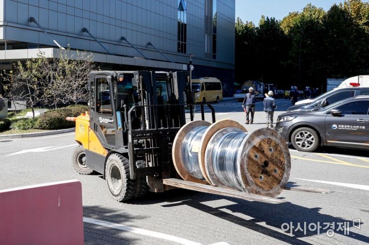 카카오그룹株 현실화 된 ‘검은 월요일’…장 열리자마자 주르륵(종합)