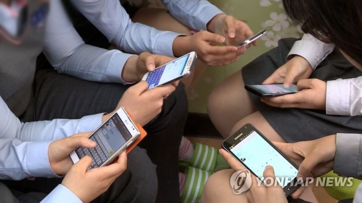 카톡 먹통 사태로 디지털 디톡스 평가도 나왔지만 일각에서는 불안감을 호소하는 시민들도 있었다.