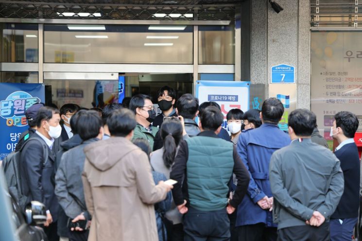 민주당 "檢 당사 압수수색, 유례를 찾을 수 없는 행태…尹정부 정치적 쇼"