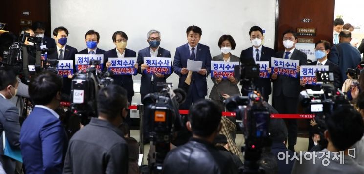 대통령실 찾아간 野 법사위 의원들 "尹, 정치수사 즉각 중단 지시해달라"