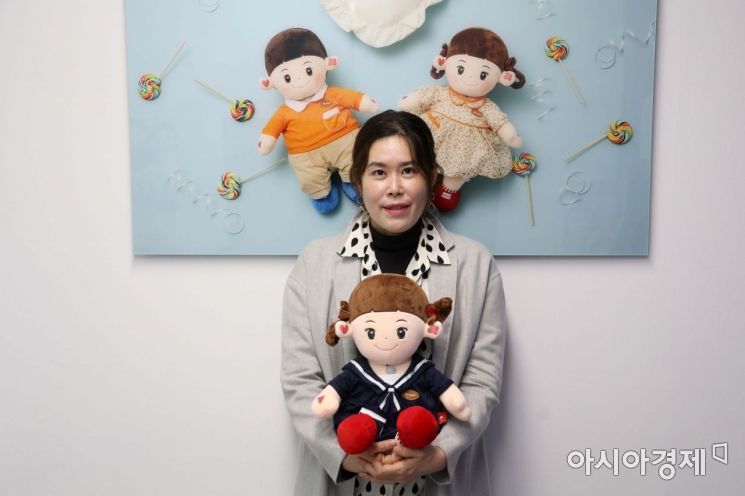 [인생3막 기업]"할머니, 저랑 같이 음악 들어요"…말벗 돼주는 반려로봇 만든 '효돌'