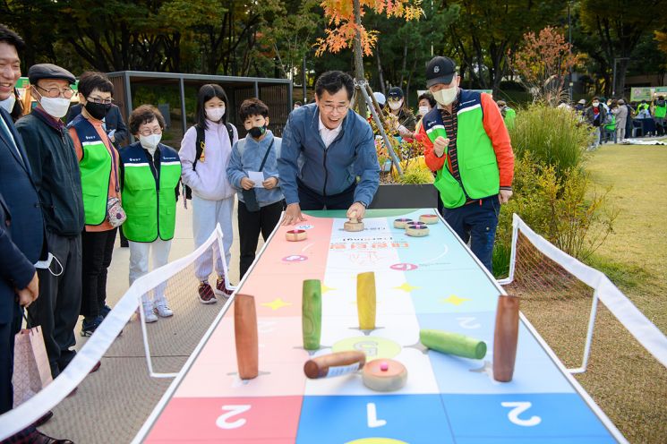 [포토] 김태우 강서구청장, 제77주년 경찰의 날 행사 참석 경찰관 노고 격려