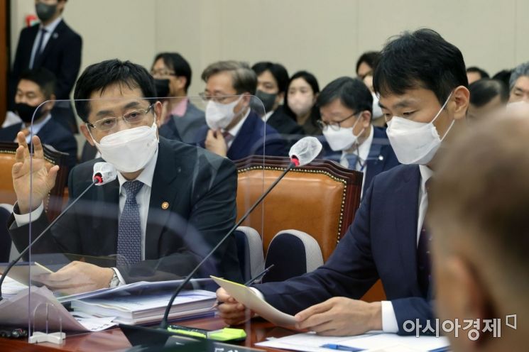 김주현 금융위원장 "은행 노력없이 돈 벌어…돈잔치 문제제기 가능"