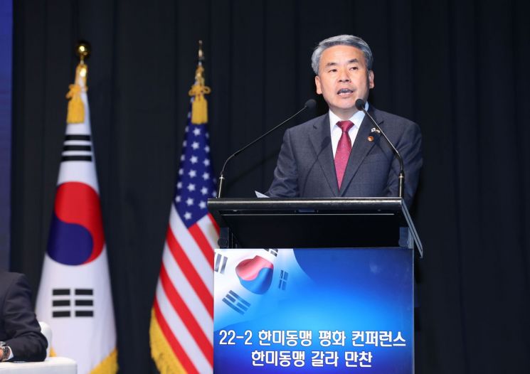 이종섭 국방부 장관이 25일 오후 서울 용산구 그랜드하얏트서울에서 열린 22-2 한미동맹 평화 컨퍼런스에 참석해 기조연설을 하고 있다. [이미지출처=연합뉴스]