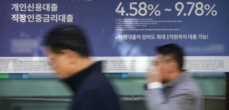 [단독]대부업 대환대출 급증..고금리 시대 ‘빚 돌려막기’ 늪 시작