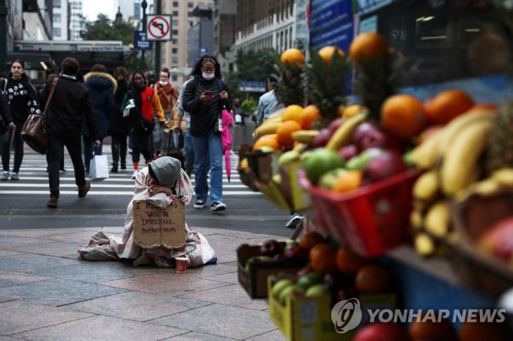 미국 뉴욕 거리의 한 노숙자. 사진=연합뉴스
