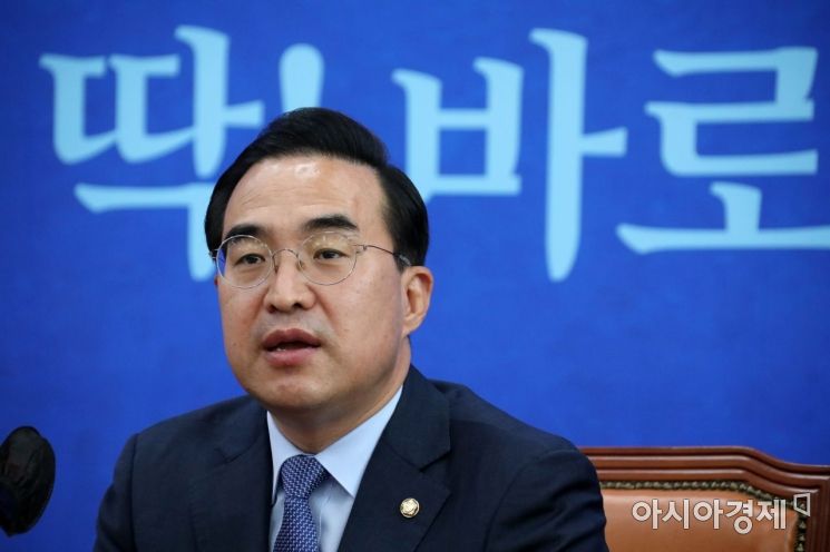 박홍근 민주당 원내대표가 28일 국회 원내대표실에서 열린 '김진태발 금융위기 긴급 진상조사단 회의'에 참석, 발언을 하고 있다./윤동주 기자 doso7@